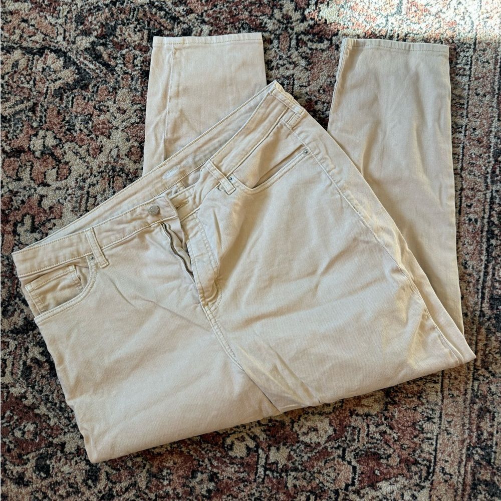 Old navy cream colored jeans - size 18